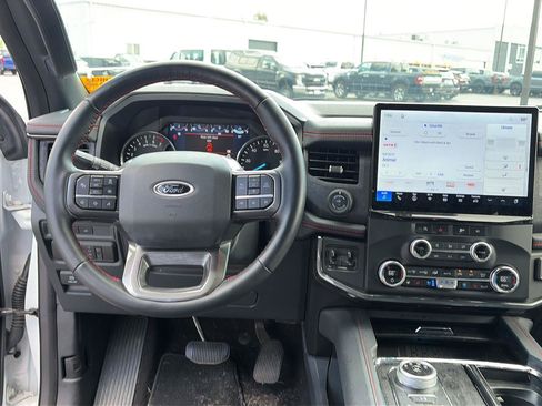 Used 2023 Ford Expedition Limited AWD/4WD image 2