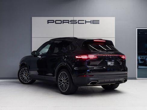 Certified 2023 Porsche Cayenne AWD/4WD image 5