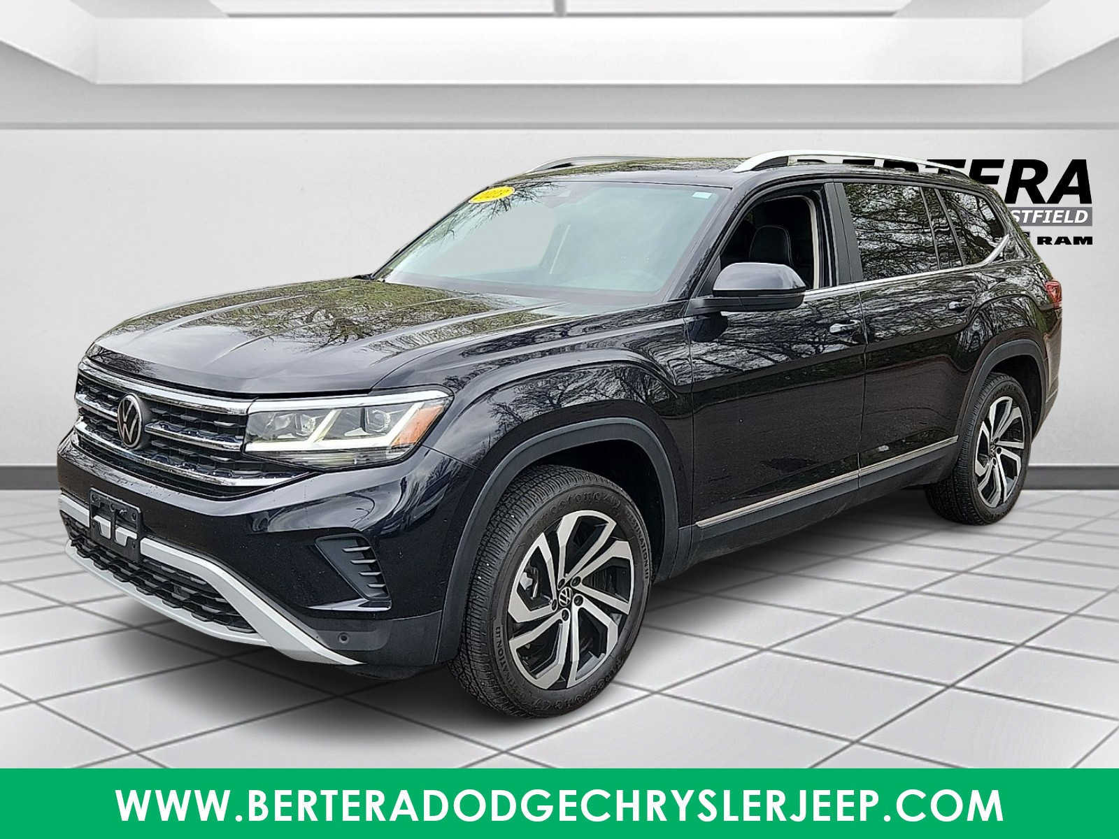 Used 2023 Volkswagen Atlas SEL AWD/4WD image 3