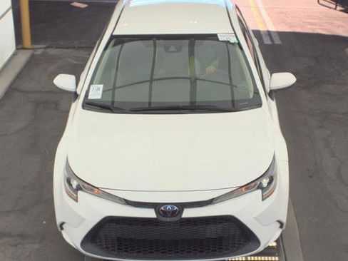 Used 2020 Toyota Corolla LE image 2