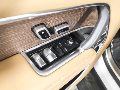 Used 2024 Land Rover Range Rover Long Wheelbase SE image 35