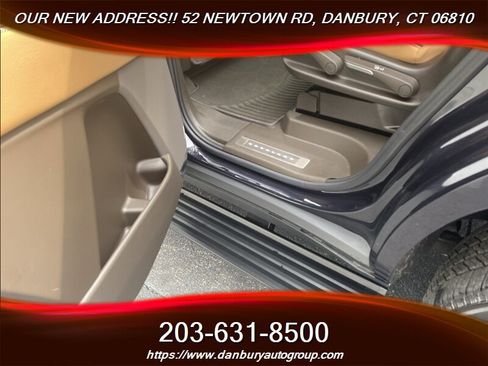Used 2025 Cadillac Escalade Premium Luxury w/ Touring Package AWD/4WD image 28