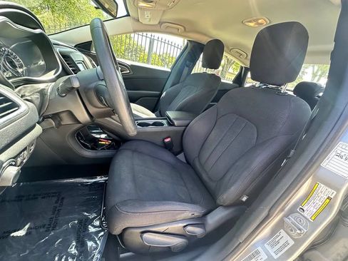 Used 2015 Chrysler 200 Limited FWD image 22