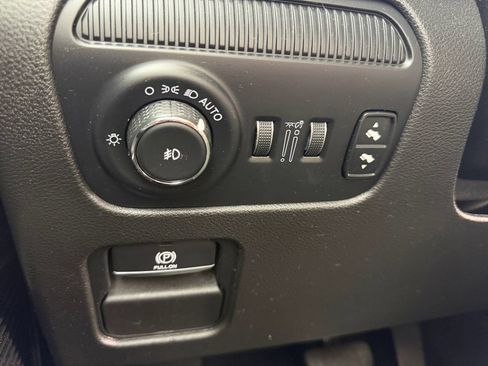 Used 2023 Jeep Wagoneer 4WD w/ Premium Group I image 24