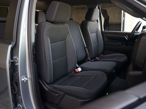 Used 2025 Chevrolet Silverado 3500 LT w/ Convenience Package image 4