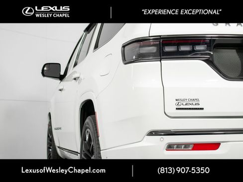 Used 2022 Jeep Grand Wagoneer Series II image 9