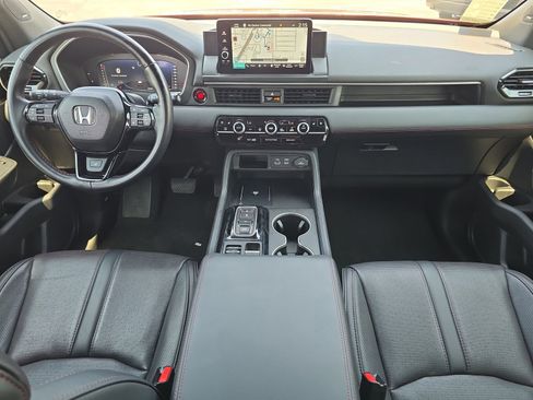 Used 2025 Honda Pilot Black Edition image 9