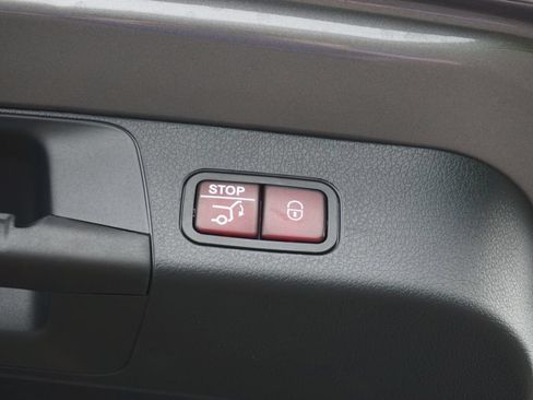 Used 2025 Mercedes-Benz GLB 250 image 53