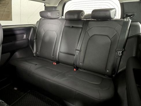 Used 2023 Land Rover Defender 90 SE image 11