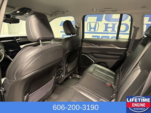 Used 2022 Jeep Grand Cherokee Limited image 15