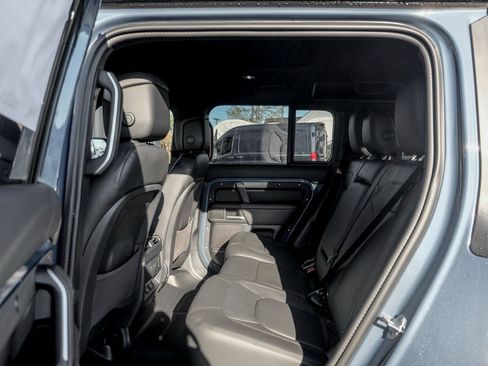 Used 2025 Land Rover Defender 110 S image 17