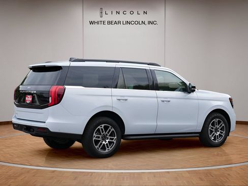 Used 2025 Ford Expedition Active AWD/4WD image 5
