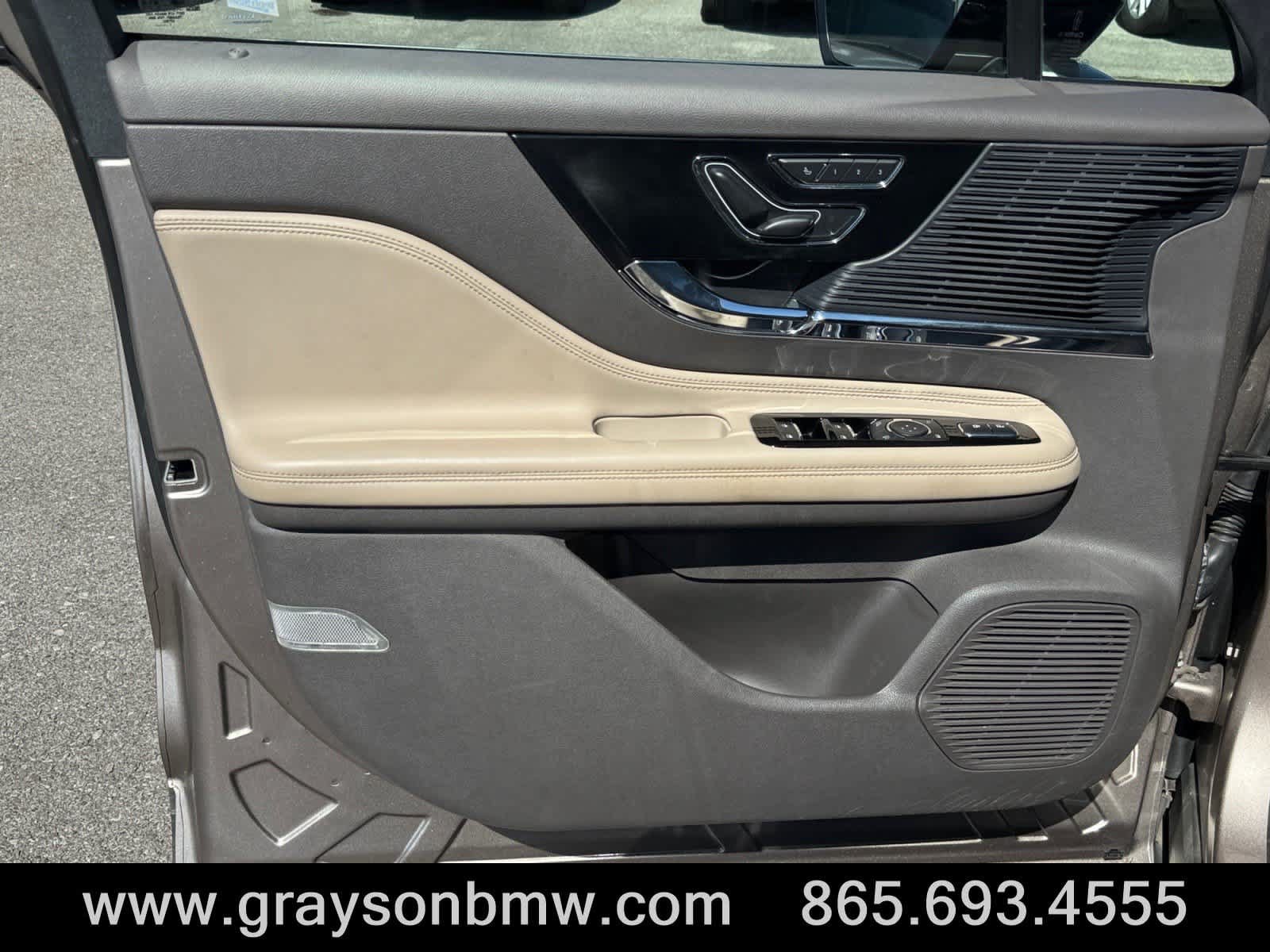 Used 2020 Lincoln Corsair FWD w/ Premium Package image 13