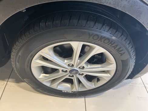 Used 2017 Ford Escape SE w/ Equipment Group 201A image 21