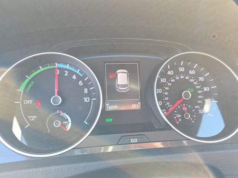 Used 2017 Volkswagen e-Golf SEL Premium image 13