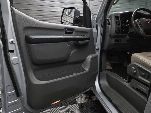 Used 2017 Nissan NV 3500 SL RWD image 29