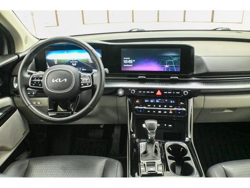 Used 2022 Kia Carnival SX Prestige image 32