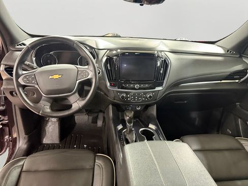 Used 2022 Chevrolet Traverse Premier FWD image 16