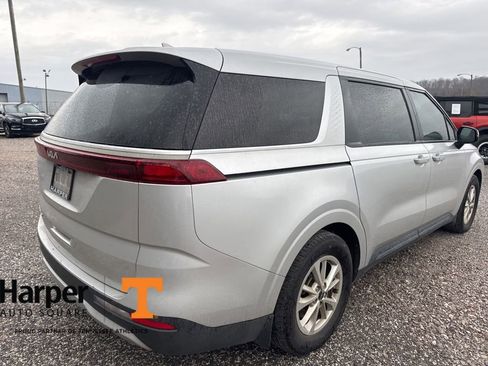 Used 2022 Kia Carnival LX image 5