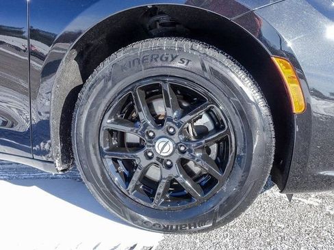 Used 2023 Chrysler Pacifica Touring-L image 9