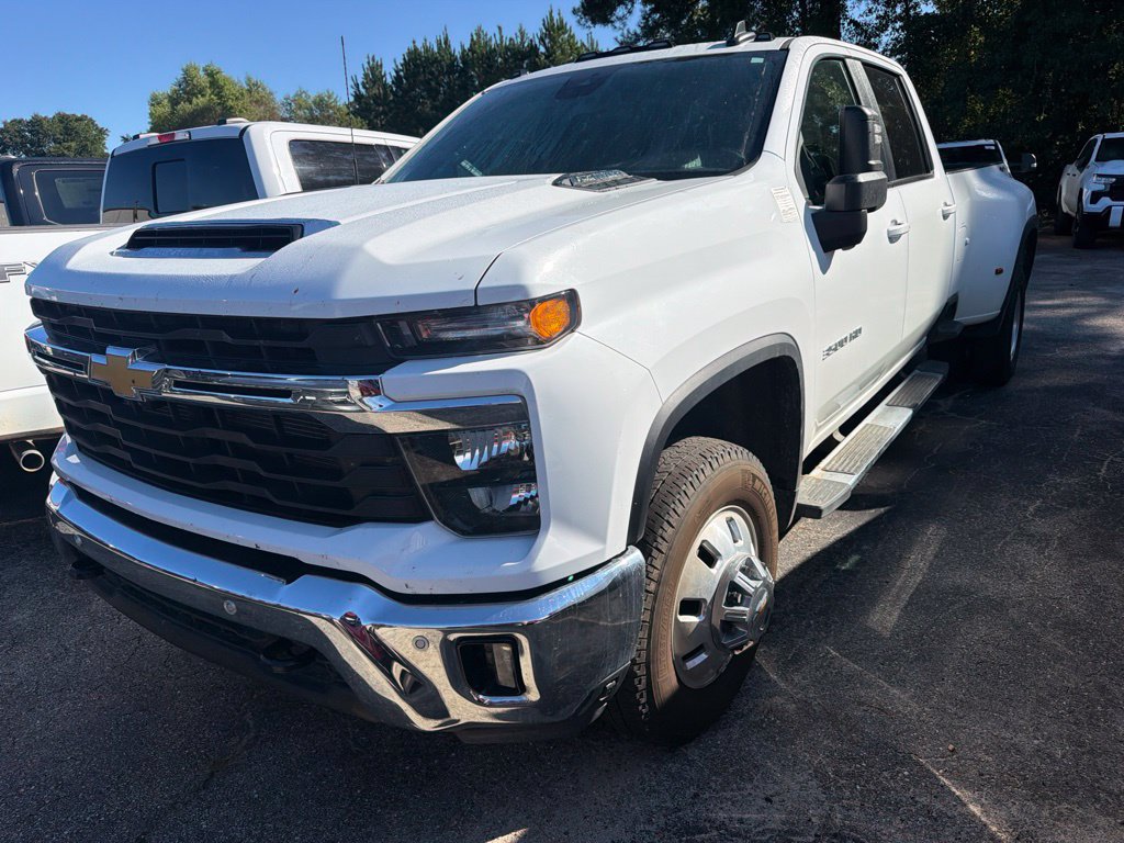 Used 2025 Chevrolet Silverado 3500 LT w/ Safety Package AWD/4WD image 1