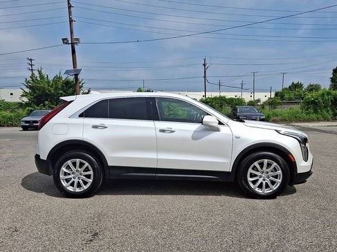 Used 2023 Cadillac XT4 Luxury w/ Cold Weather Package AWD/4WD image 7