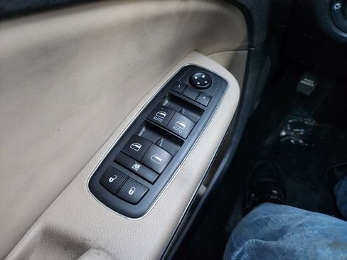 Used 2011 Dodge Charger SE RWD image 24