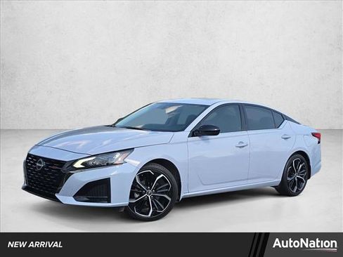Used 2024 Nissan Altima 2.5 SR w/ SR Premium Package image 1