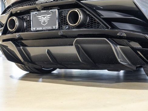 Used 2021 Lamborghini Huracan EVO RWD image 20