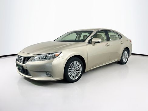 Used 2013 Lexus ES 350 w/ Luxury Pkg FWD image 3