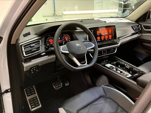 New 2026 Volkswagen Atlas Peak Edition image 9