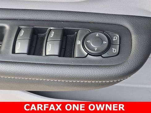 Used 2024 GMC Terrain SLE image 28