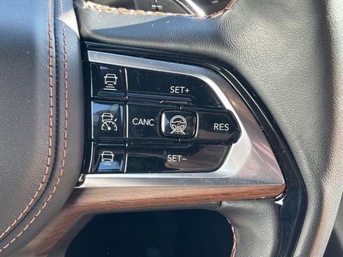 Used 2022 Jeep Grand Cherokee Summit w/ Luxury Tech Group V image 7