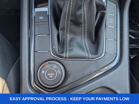 Used 2024 Volkswagen Tiguan SE image 33