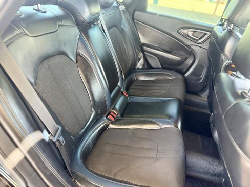 Used 2015 Chrysler 200 S FWD image 11