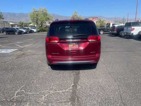Used 2020 Chrysler Pacifica Limited FWD image 4