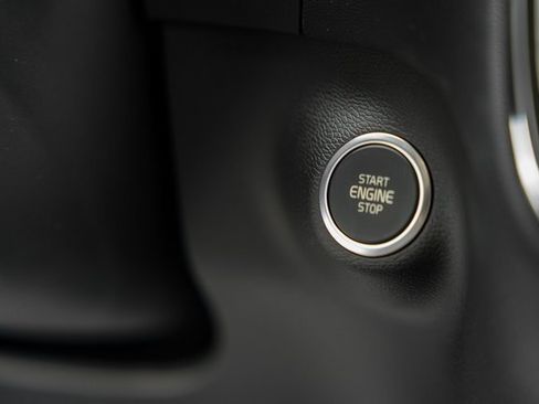 Certified 2025 Volvo XC40 B5 Ultra w/ Climate Package image 26