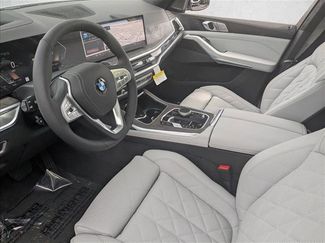 New 2026 BMW X7 xDrive40i w/ Premium Package video 3