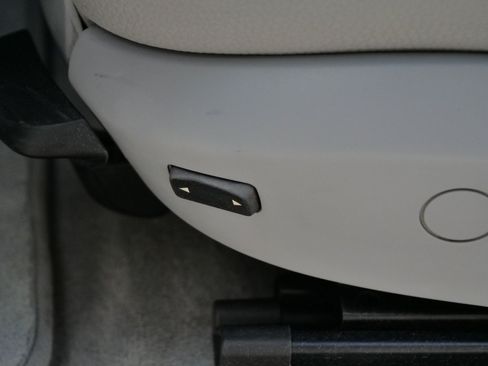 Used 2011 BMW 135i Convertible RWD image 25