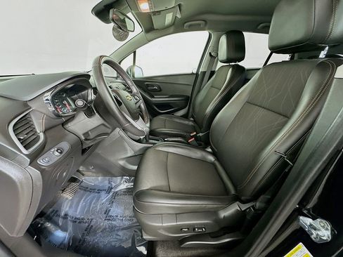 Used 2022 Chevrolet Trax LT w/ LT Convenience Package image 28