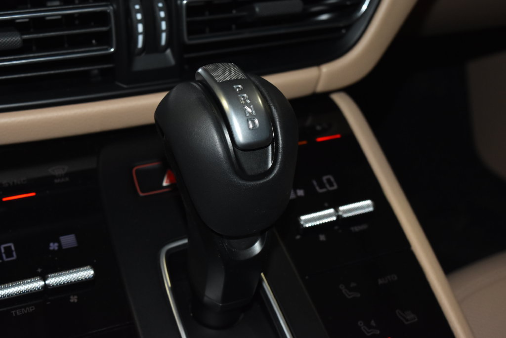 Used 2026 Porsche Macan AWD/4WD image 18