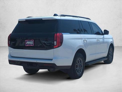 Used 2025 Ford Expedition Active RWD image 5