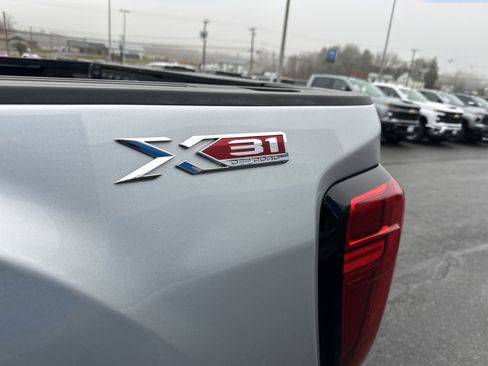 Used 2023 GMC Sierra 2500 SLE w/ SLE Value Package; image 6