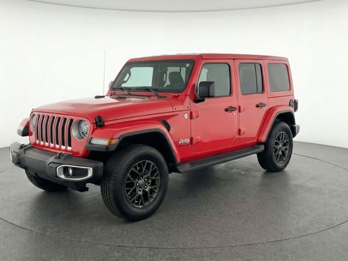 Used 2025 Jeep Wrangler Sahara image 3
