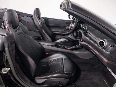 Used 2019 Ferrari Portofino RWD image 33