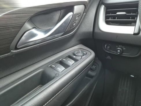 Used 2022 GMC Terrain SLE w/ Driver Convenience Package image 16