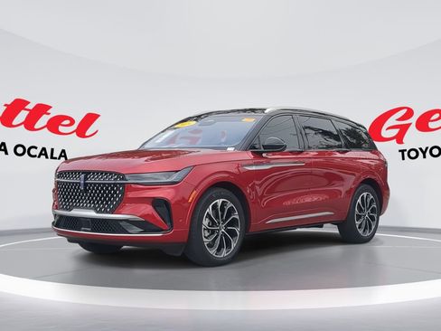 Used 2024 Lincoln Nautilus Reserve image 1