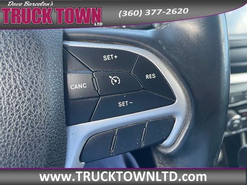 Used 2018 Jeep Cherokee Latitude Plus AWD/4WD image 21