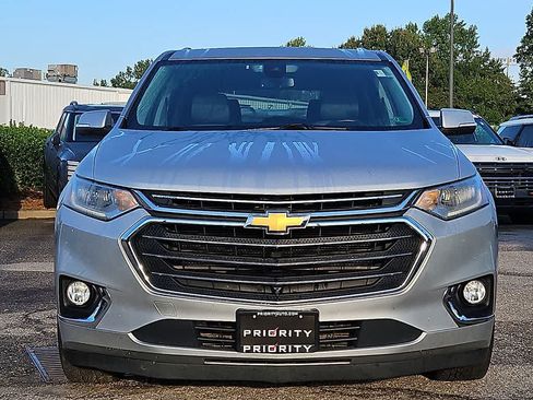 Used 2021 Chevrolet Traverse Premier FWD image 2