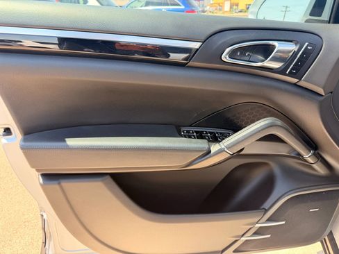 Used 2016 Porsche Cayenne AWD/4WD image 9